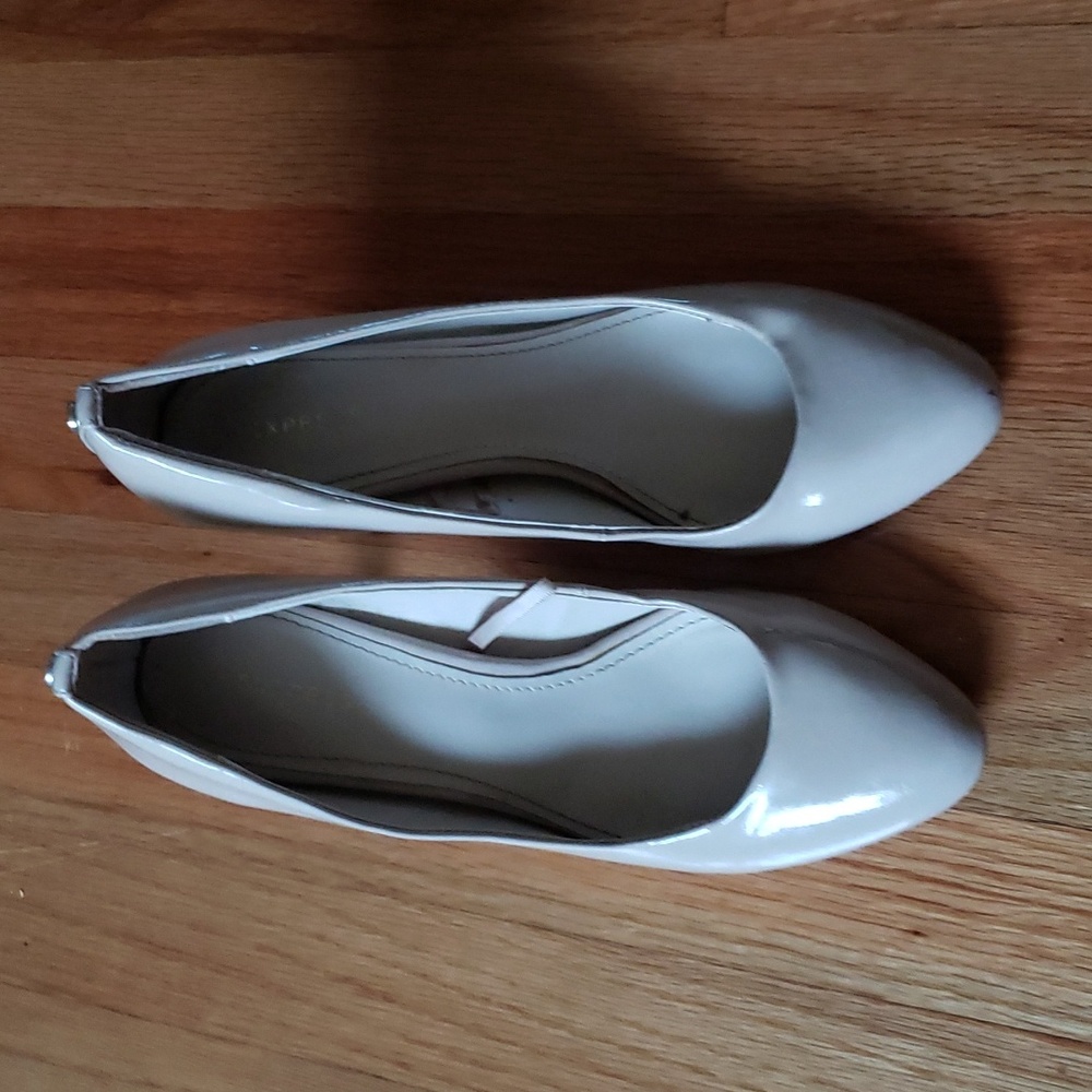 Express taupe size 8 three inch heels with silver small button on back of shoe